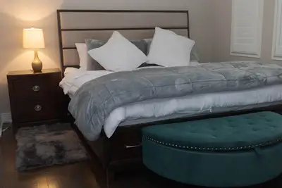 Image de Awesome Main House\/Basement Is Separate Suite