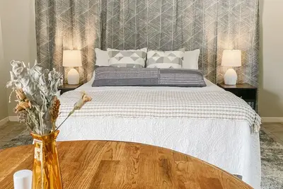 Image de The Nook - Cozy 1\/1 Guesthouse Near Acu