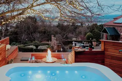 Image de Outdoor Spa and Sauna with Spectacular Views