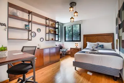 Image de ★Modern Central Retreat★ | Office Desk | ♛Terrace