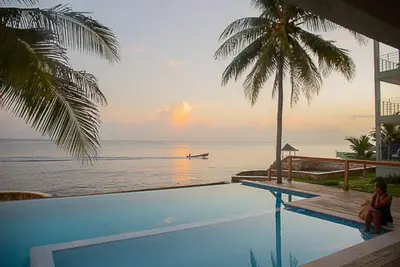 Image de BluWaves ~ Oceanfront Condo minutes from Ocho Rios