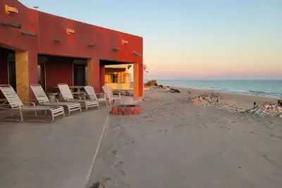 Casa Roja, Beaches! Oceanfront Private House