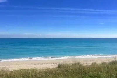 Image de Oceanfront beautifully re-modeled, re-furnished 2/2 condo with an amazing view!