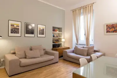 Image de Cozy three-room apartment located in the historic Brera area.