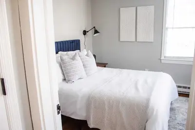 Image de Modern Downtown Apartment Above Local Coffee Shop