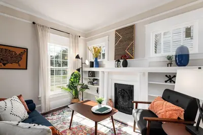 Image de đź’Ž Walk Downtown, 4min Hpu, Fenced Yard, Smart TVs đź’Ž