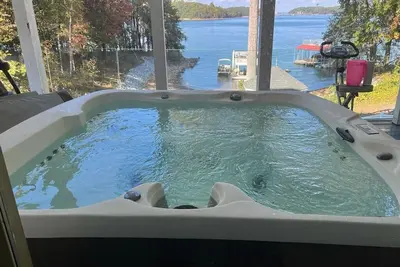 Image de Luxurious Oasis over Lake Lanier Islands & Margaritaville! Hot Tub! Boat Dock!
