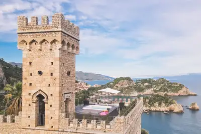 Torre Pirandello 6, Emma Villas