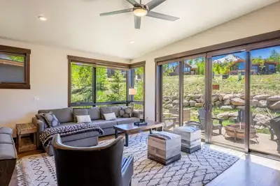 Image de Cabin in the Sky - Pet Friendly & Close to Clubhouse!