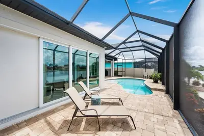 Image de Waterfront home in South Gulf Cove with 3 bedrooms and 2 bathrooms on the Zephyr Waterway