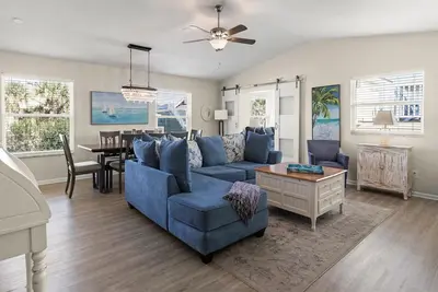 Image de Beautiful 3/2 ~ Spectacular Ocean Views from Rooftop Deck ~ Steps to the Beach!