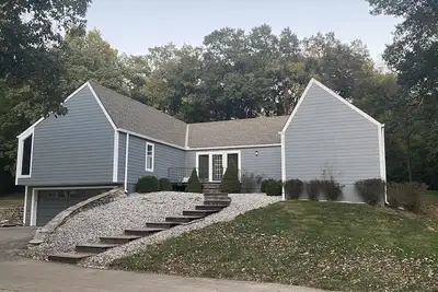 Image de Family Friendly home w\/ game room- Perfect Location
