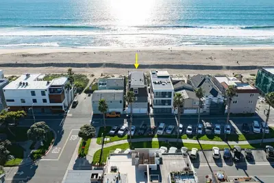 Image de Beachfront Condo | Location | Endless Views | Surf