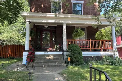 Image de Cozy Brick house - 3 Br, 2 1/2 Bath, fenced in back yard with privacy fence.