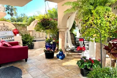Image de Romantic Hilltop Home With Forever Views!