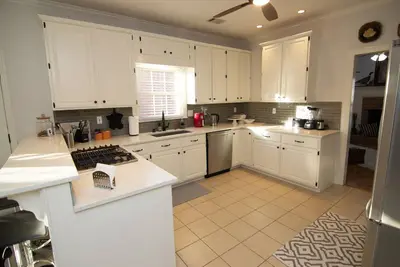 Image de Well-appointed Home in Quiet Neighborhood