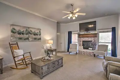 Image de Updated Edmond Home w/ Gas Grill & Fireplace!