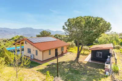 Image de Villa \"Tuccios\" accueillant les animaux de compagnie avec jardin, terrasse et Wi-Fi