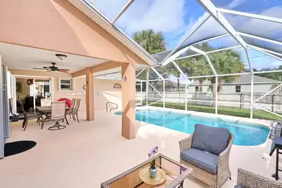 Image de Stunning pool home with lanai-comforts\/space for whole family