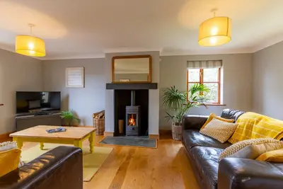 Mulberry (Hot tub) -  a house that sleeps 6 guests  in 3 bedrooms