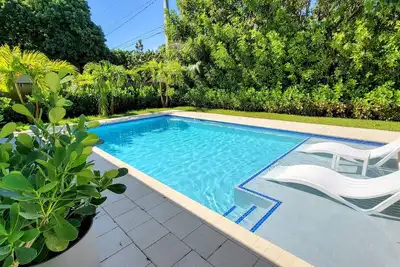 Image de All Brand New Salt Water Heated Pool Oasis Near the Beach