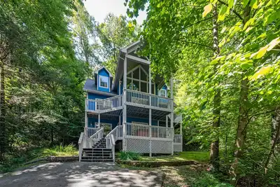 Image de Secluded Cabin|Hot Tub|Pool Table|Arcade|Pool|Wifi-2mi to downtown Gatlinburg!