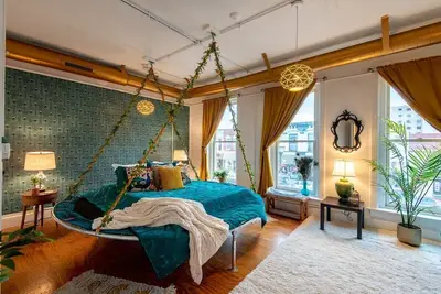 Image de The Nest-Downtown Lake Geneva |Fun & Creative Loft |Unique |Themed Rooms |Parking |1 Block to Beach