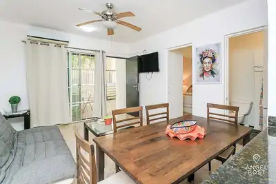 Image de 5th Ave Steps, Beach Vibes, Endless & Fun Memories