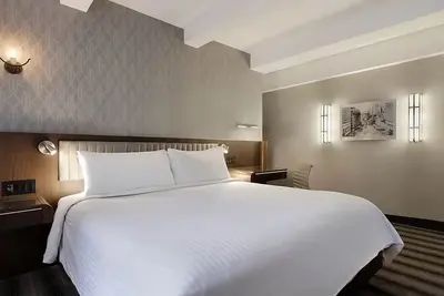 Image de Perfect for Groups of All Sizes! 3 Charming Units, Event Space, 3 Restaurants