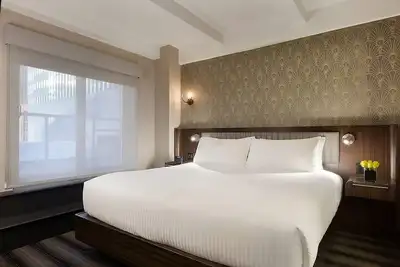 Image de Family Adventure! 3 Great Units, On-Site Dining, Steps to Times Square, Broadway
