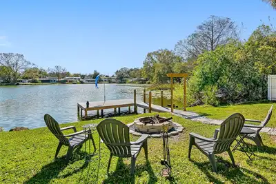 Image de Lake Oasis—Large Private Unit, Ducks Visit Daily!