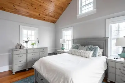 Image de Downtown Newport- Newly Remodeled Historic House