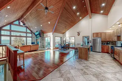 Image de One-of-a-kind home with miles of mountain & Yosemite views & vaulted ceilings
