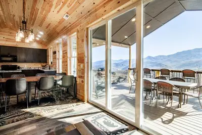 Image de Sky Ridge Cabin: Hot Tub, Swim Spa & Fun with Panoramic Views