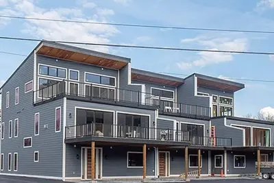 Image de New 5 Bed 5 1/2 Bath Townhouse Walk To Skiing! 900 sq ft Of Mountan View Decks!