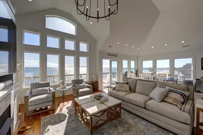 Image de 8br Oceanfront in Obx w HotTub, Elevator & Theater Room!