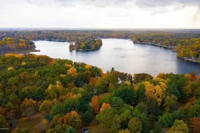 Image de Lake family paradise: pickleball, hot tub & more