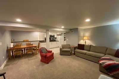 Image de Cozy modern unit w/ easy access to downtown Chi