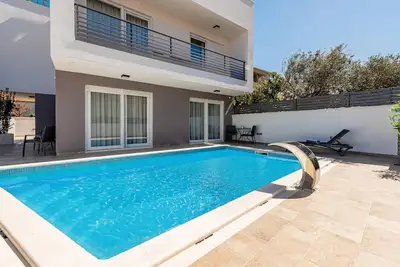 Superbe maison à Pakostane avec sauna