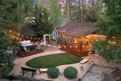 Image de Near Lake & Village - Gorgeous! ❤️ Fenced • Spa• Ev • Fire pit • Ping Pong