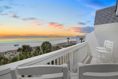 Image de 5 Star Beach Front Renovated Townhome with Beach Service on Okaloosa Island