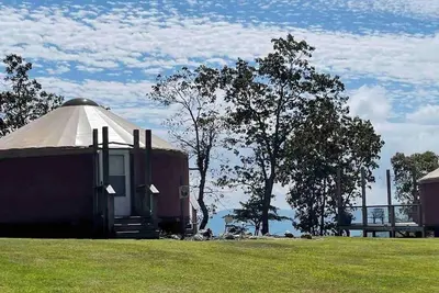 Image de Beautiful Mountain side yurt
