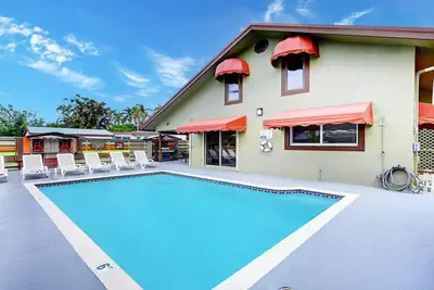 Image de Tropical Oasis 5br/4ba Villa Heated Pool Near Beach