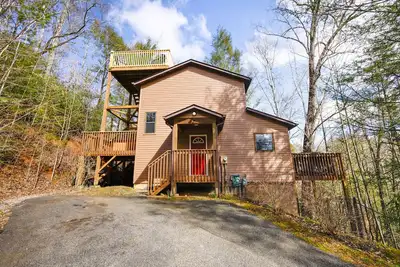 Image de Gatlinburg cabin, Arcade games, hot tub, no scary roads, Perfect location