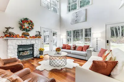 Image de Sterling Valley Home ~ 9 Mi to Stowe Mountain!