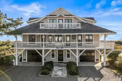 Image de \"All Hands On Deck\" Oceanfront with elevator 5 bedrooms, 5 bathrooms.
