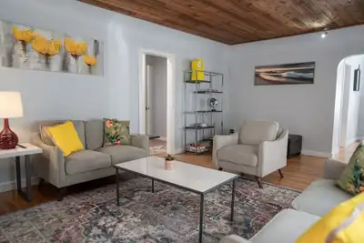 Image de Noho Arts District Gem: 3br House Remodeled in 2022 w\/ Office & Fenced Yard p44