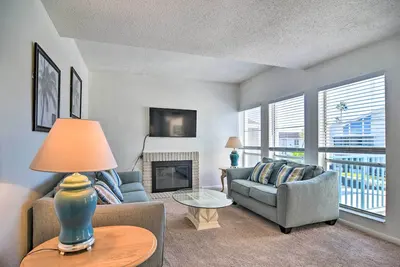 Image de Coastal Madeira Beach Condo - Walk to Gulf!