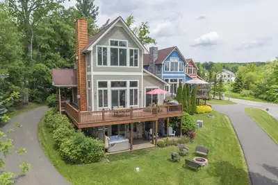 Image de New! Firefly Cove: Split Lakefront, Dogs Welcome, Hot Tub, Fireplaces!