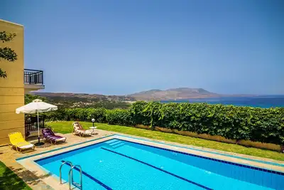 Image de 29||Two storey stone built House with Private Pool